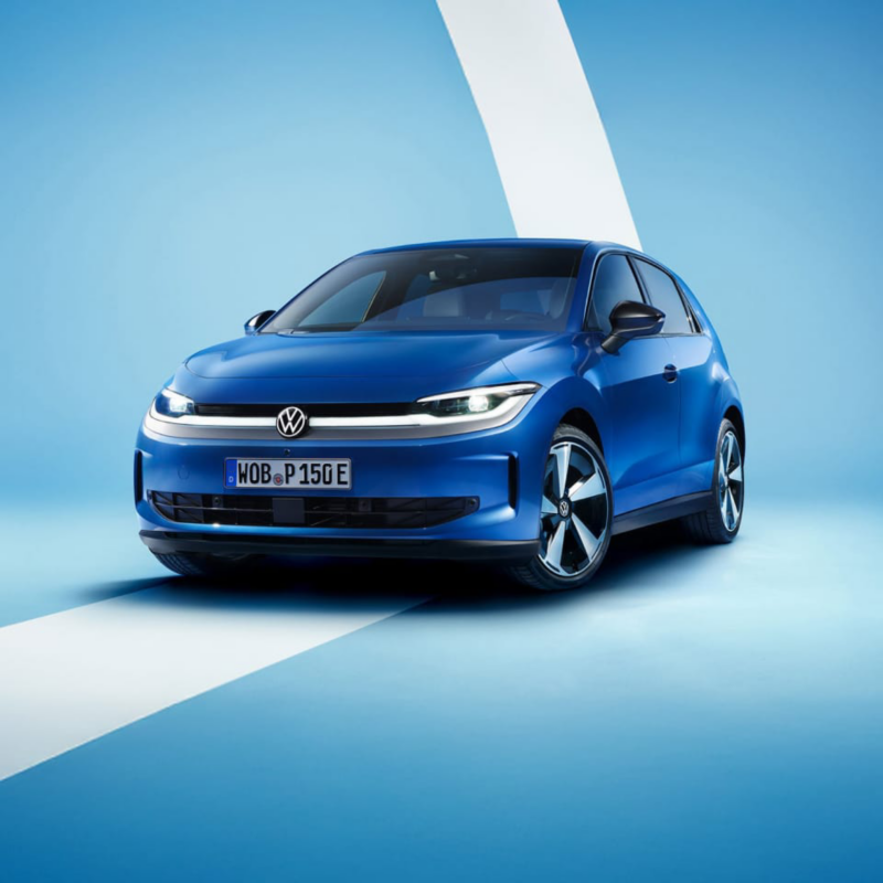 El nuevo ID.Polo de Volkswagen 100% eléctrico sobre un fondo azul y blanco