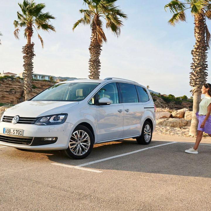 Un Volkswagen Sharan 2