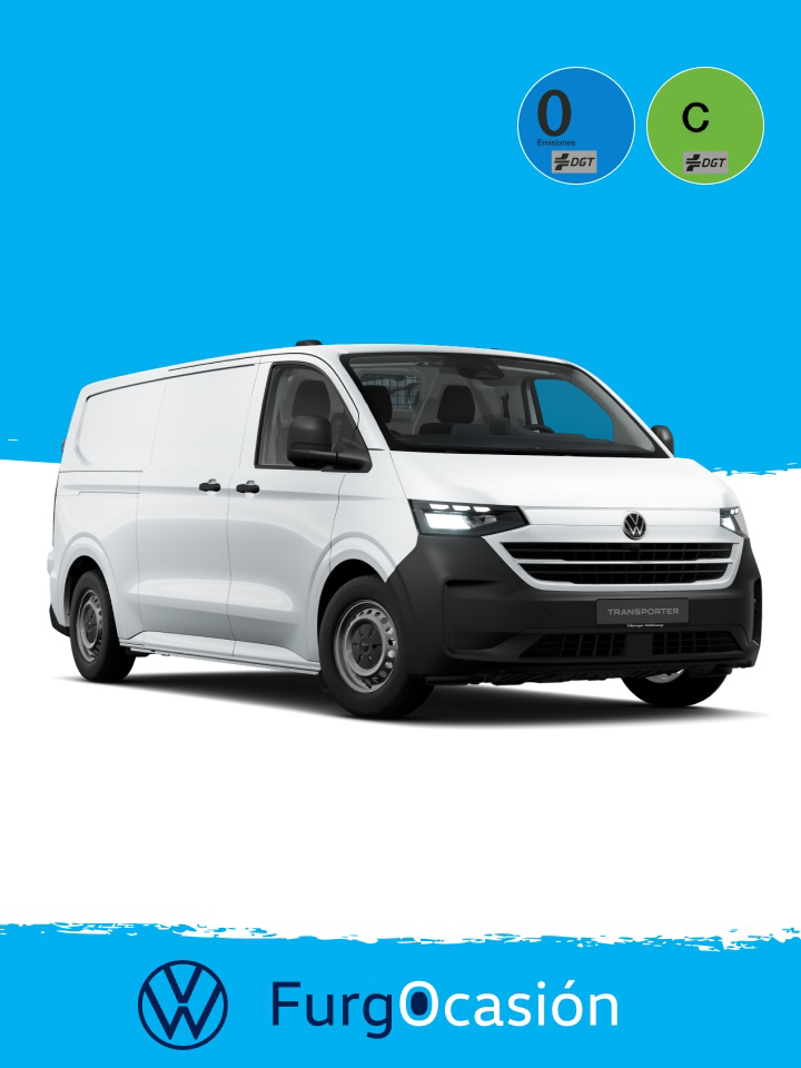 Una Nueva Transporter con FurgOcasión y las etiquetas de la DGT sobre un fondo azul y blanco