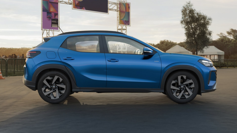 Volkswagen Tera. SUVW subcompacta de color azul en el estacionamiento de un evento.