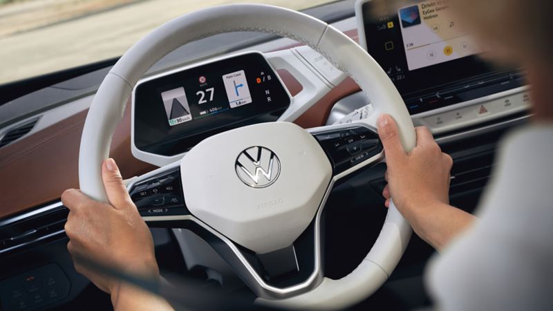 Digital Cockpit e volante di una Volkswagen ID.4