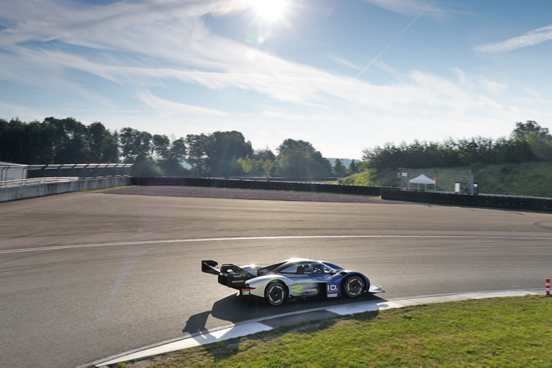 Volkswagen ID.R slår varvrekordet på Bilster Berg.