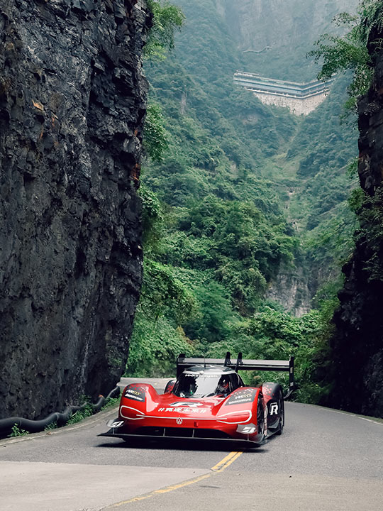 Volkswagen ID.R i rekordform i Tianmen-bergen i Kina.