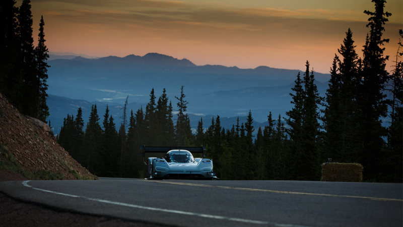 Volkswagen ID.R under rekordloppet på Pikes Peak Hill Climb 2018.