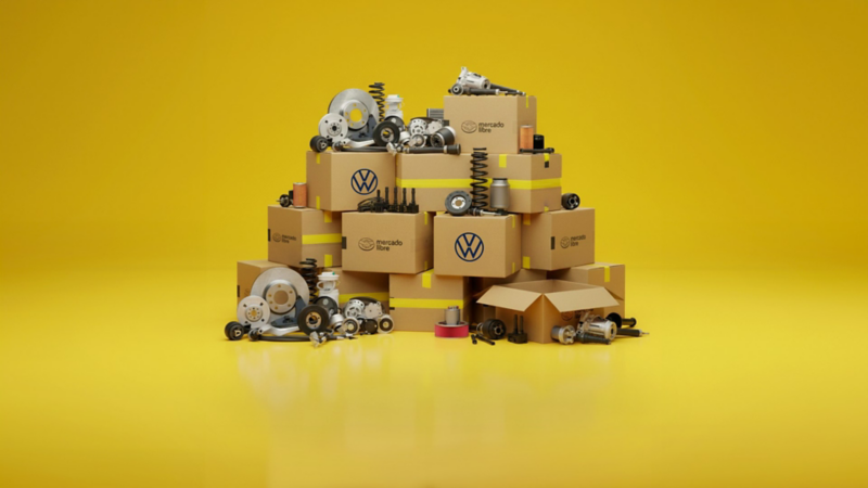 Cajas con refacciones originales de tienda oficial Volkswagen en Mercado Libre.