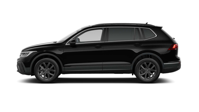 Tiguan 2024, versión Comfortline en color negro.