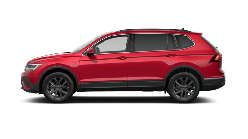 Tiguan 2024, versión Comfortline 7 asientos, en color rojo.