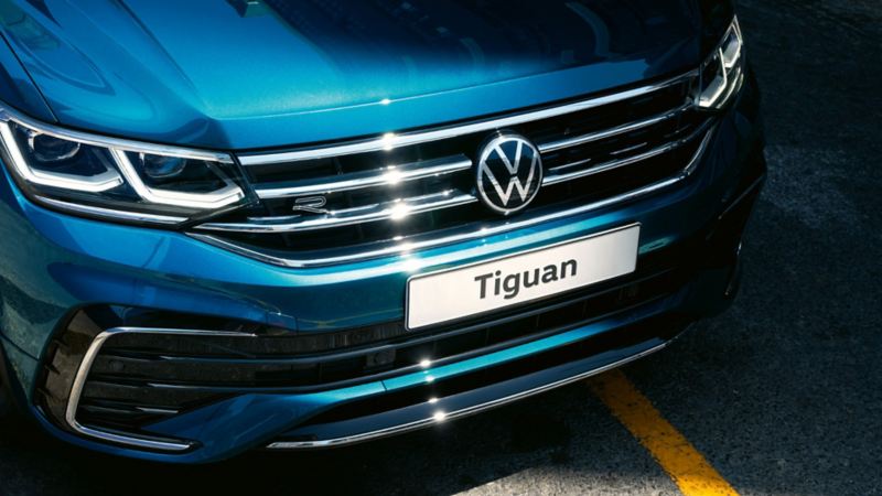 Front of the VW Tiguan with grille and headlights