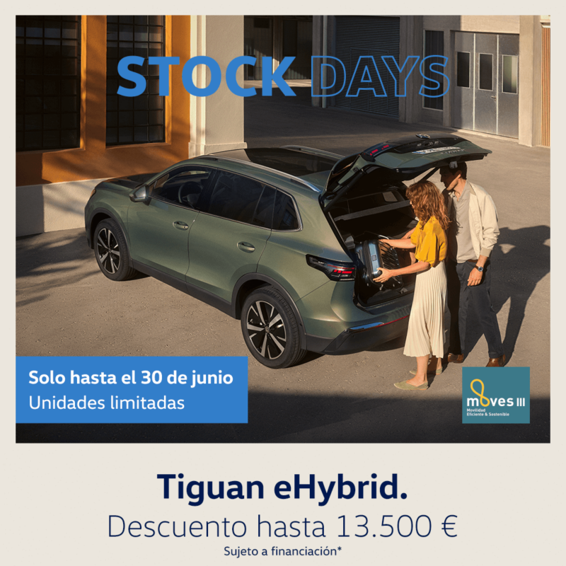 Nuevo tiguan ehybrid color verde, vista trasera izquierda. Texto: Stock Days. Descuento hasta 13.500€. Sujeto a financiación. Solo hasta el 30 de junio. Unidades limitadas.