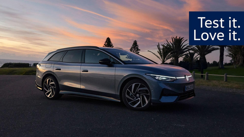 ID.7 na drodze wieczorem