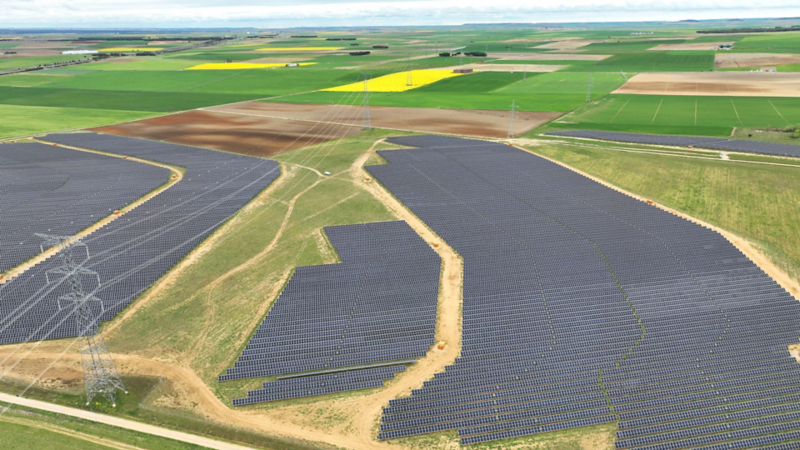 Tordesillas Solarfeld aus der Vogelperspektive.