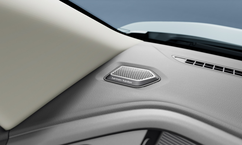 Detaljert bilde av Harman Kardon soundsystem i vw transporter