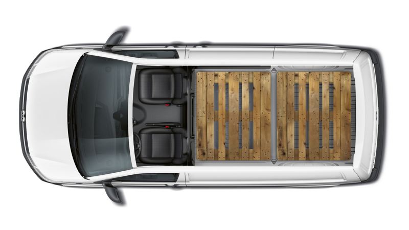Ein Volkswagen 6.1 Transporter von oben. Blick in den Innenraum in dem zwei Euro-3-Paletten Platz haben.