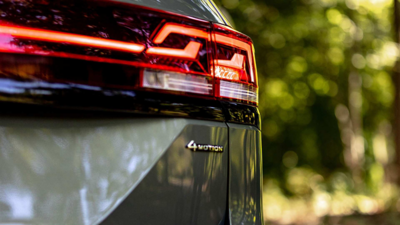 Faros traseros y emblema 4MOTION en Teramont Peak Edition 2025. 