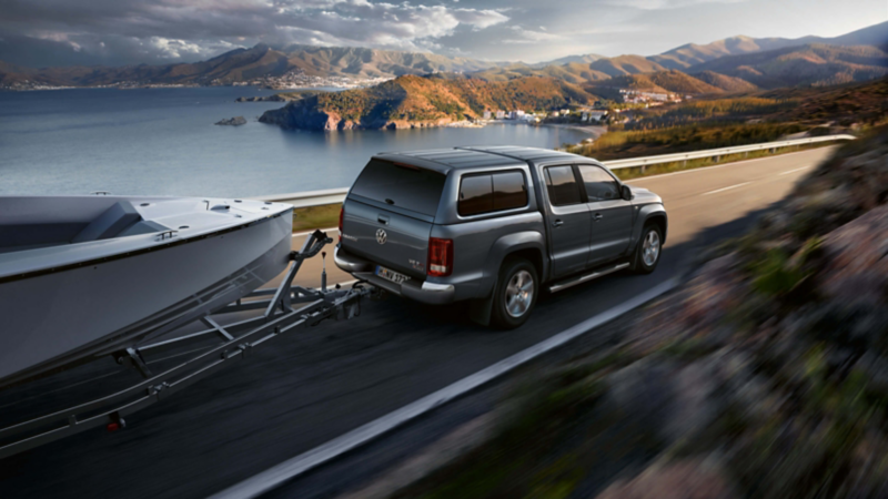 Amarok dark grijs van achteren