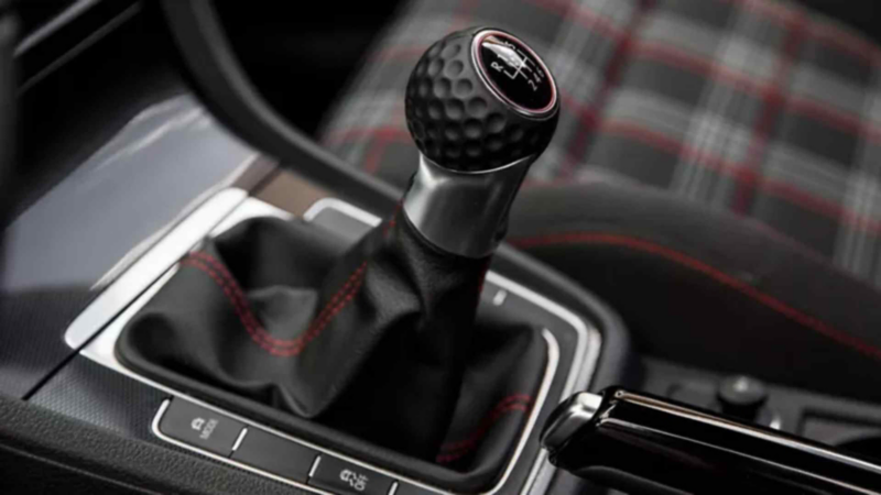 Palanca de Golf GTI con agarre en forma de pelota de golf. 