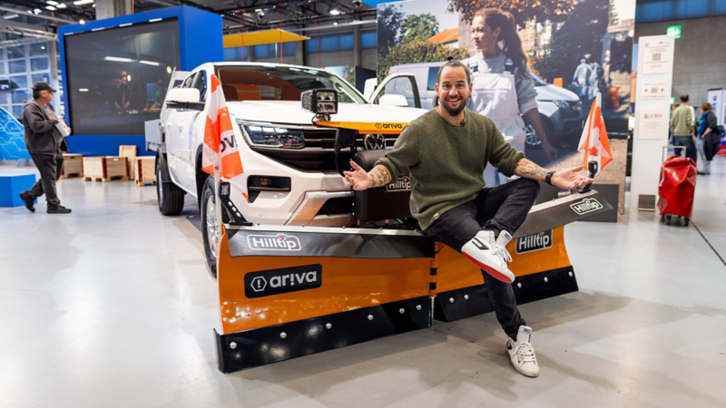 Trauffer siede sullo spazzaneve, che è collegato all'Amarok