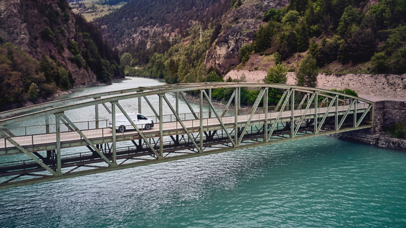 Vista exterior de Transporter Cargo Van en color blanco