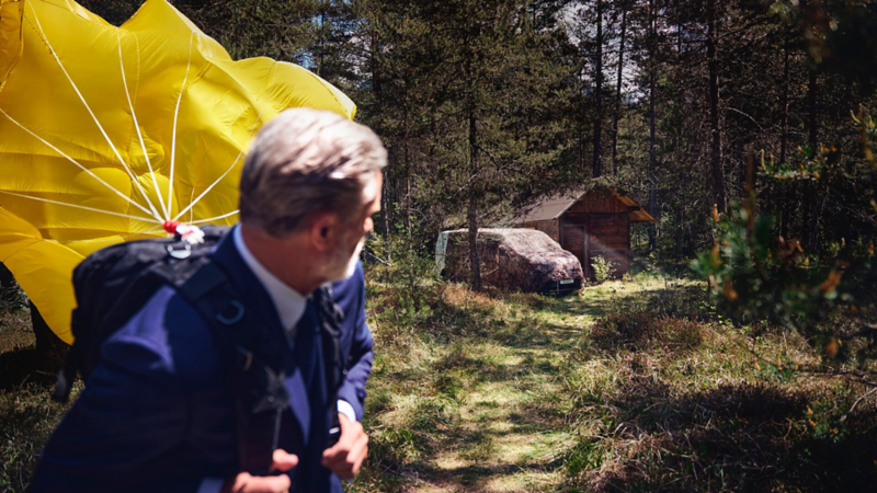 Personal de trabajo desciende del vehículo VW Transporter