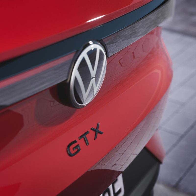 Detalle del logo GTX en la parte trasera de un Volkswagen ID.4