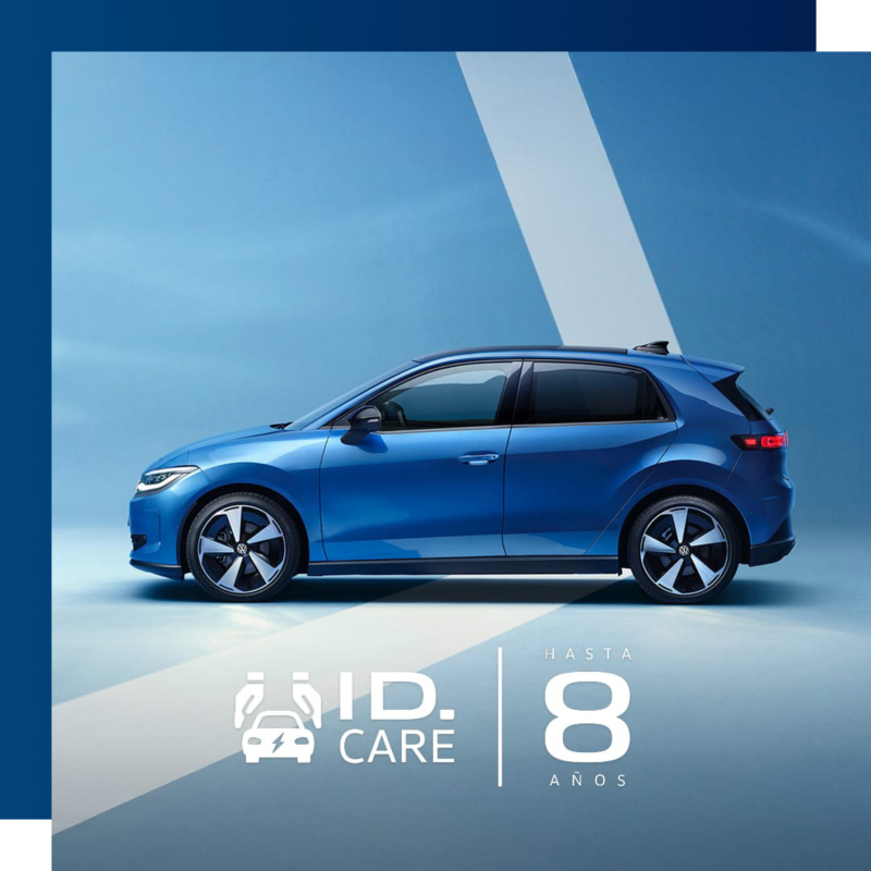 Un ID. Polo azul visto de costado con el rótulo de ID. Care