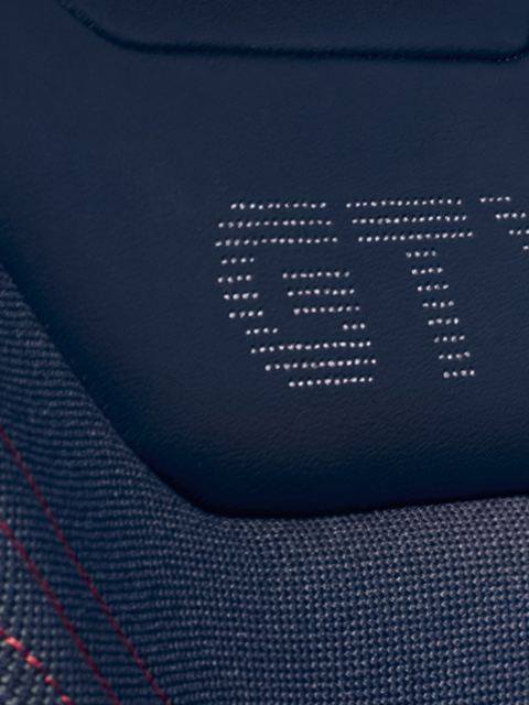 Detalle del logotipo GTX en el asiento de un Volkswagen ID.4