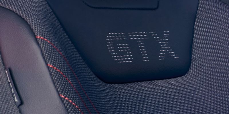 Detalle del logotipo GTX en el asiento de un Volkswagen ID.4