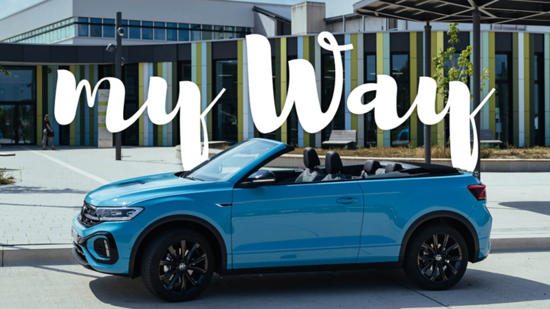 Volkswagen T-Roc Cabrio de color azul con el logo My Way