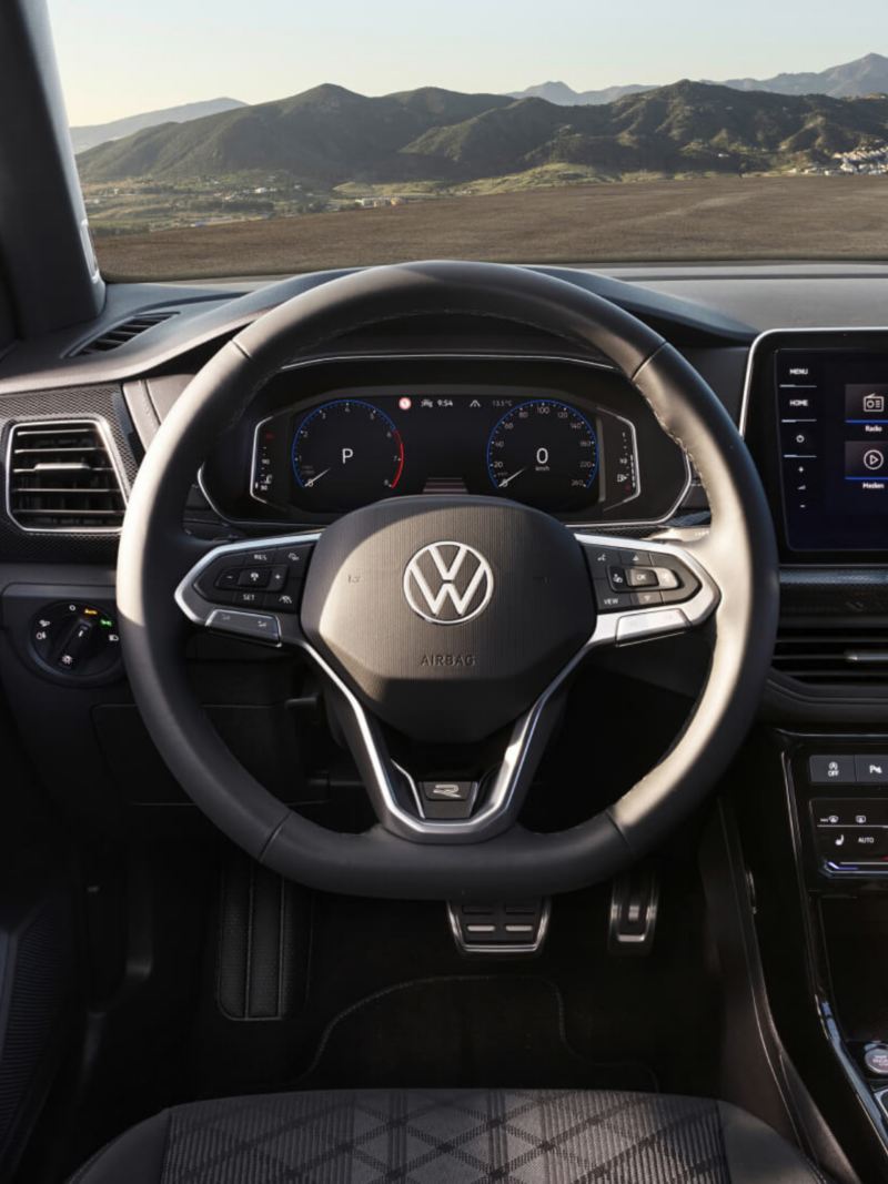Vista del volante y el salpicadero de un Volkswagen T-Cross