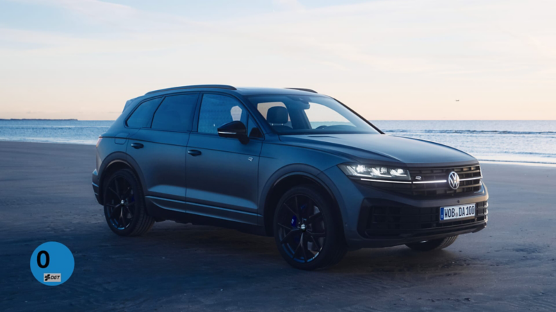 Un Volkswagen Touareg Final Edition estacionado en una playa