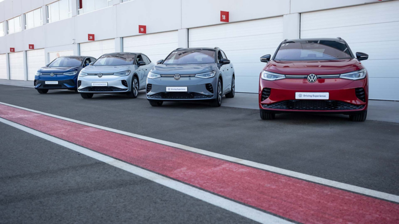 Vaios Volkswagen esperando a ser probados en el Driving Experience