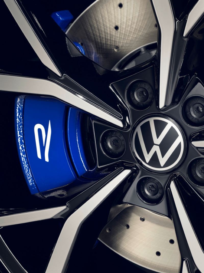 Detalle de la llanta de un Volkswagen Tiguan R
