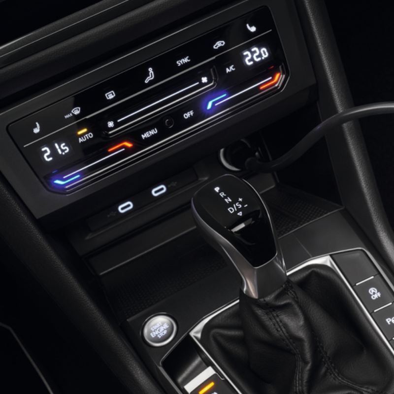 Detalle del panel de control del aire acondicionado de un Volkswagen Tiguan