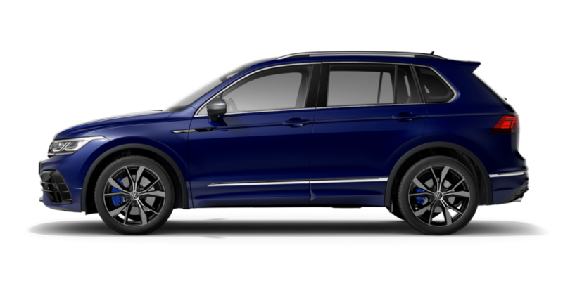 Vista lateral izquierda de un Tiguan R azul sobre un fondo neutro blanco