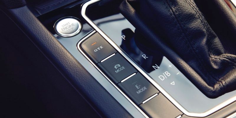 Detalle del panel de control del Volkswagen Passat Variant GTE
