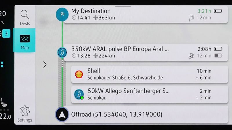 Detalle de la pantalla con información sobre autonomía y estaciones de carga