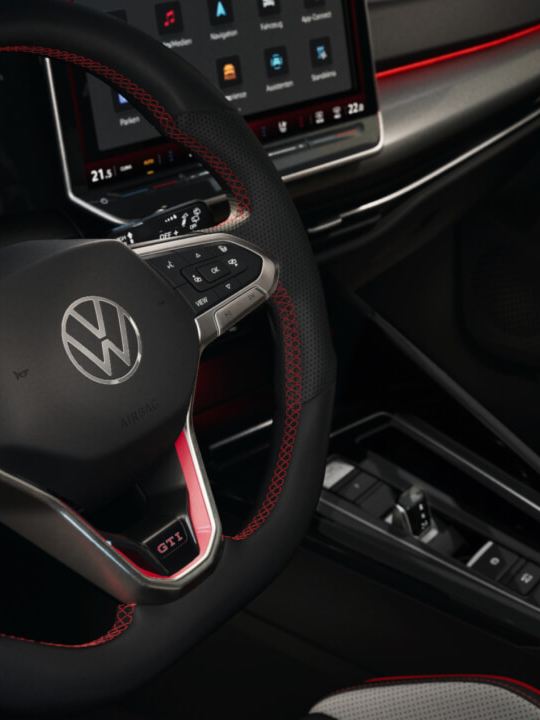Detalle del volante de un Volkswagen GTI