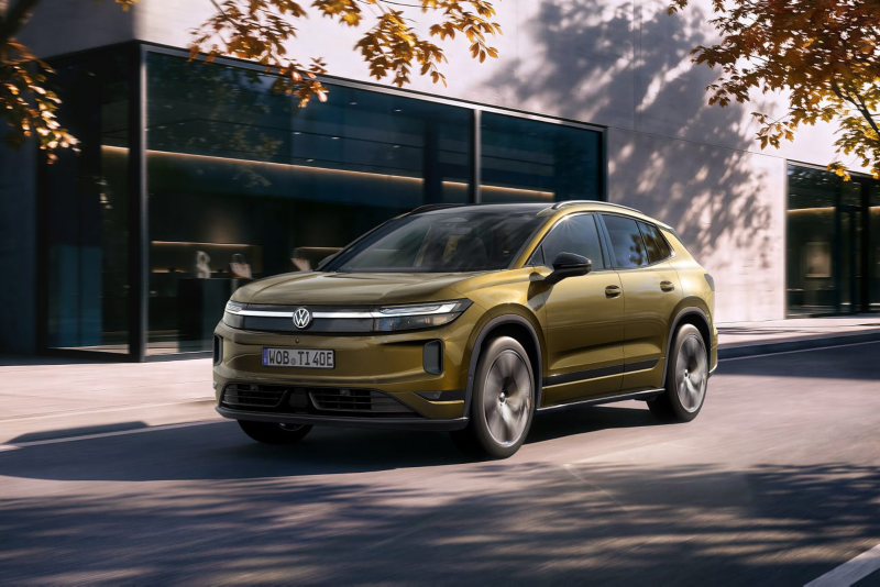 Volkswagen ID. Tiguan visto de frente en la ciudad
