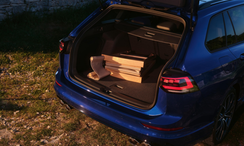 Detalle del maletero de un Volkswagen Golf Variant R