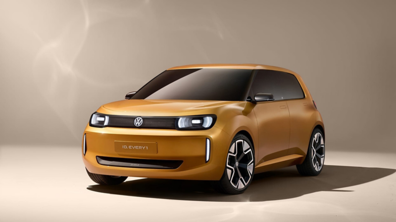 Volkswagen ID. EVERY1 visto de tres cuartos sobre un fondo gris