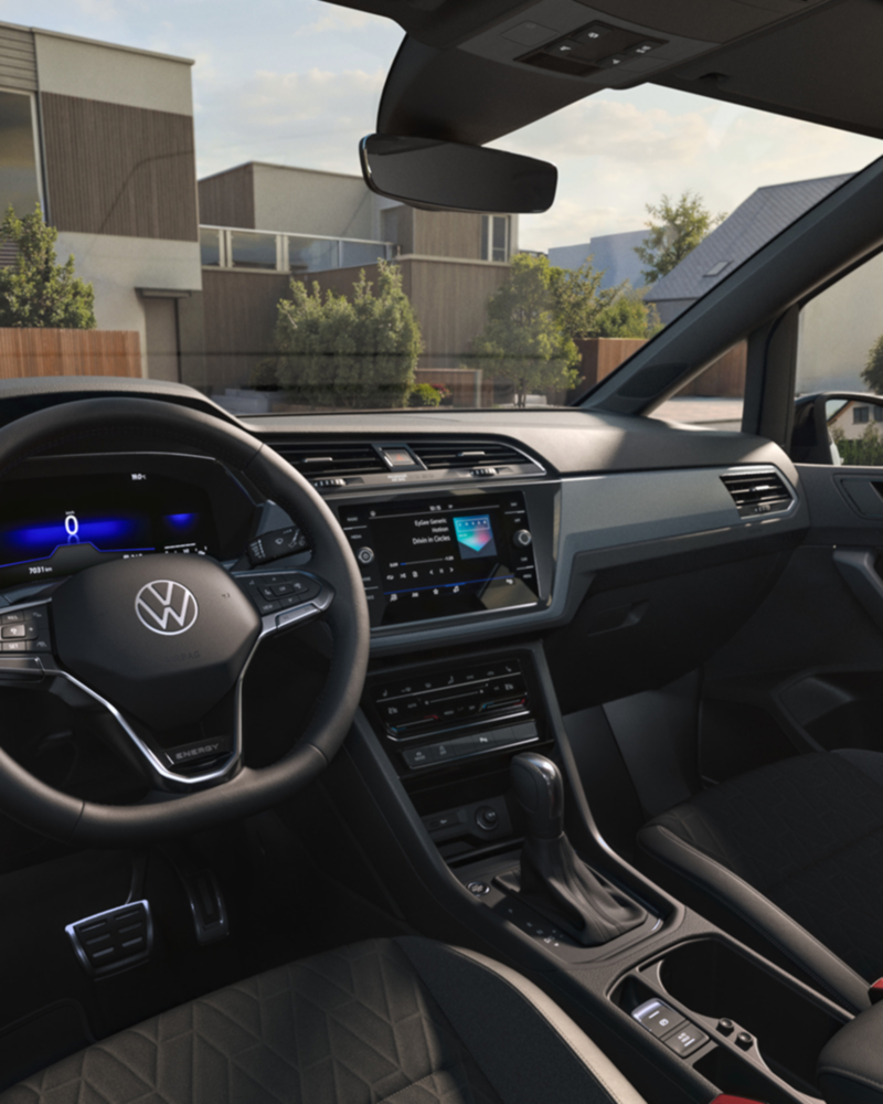 Detalle del volante de un Volkswagen Touran