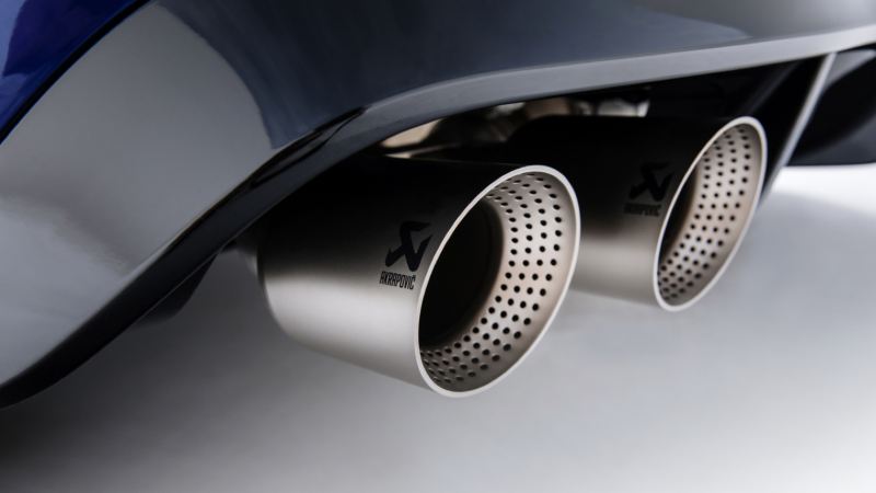 Detalle de los tubos de escape del Volkswagen Golf 8 R