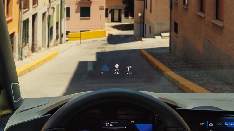 Detalle de la pantalla de visualización frontal de un Volkswagen Golf 8 Variant
