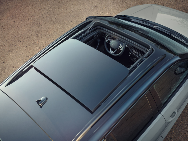 Vista desde arriba del techo de un Volkswagen T-Roc