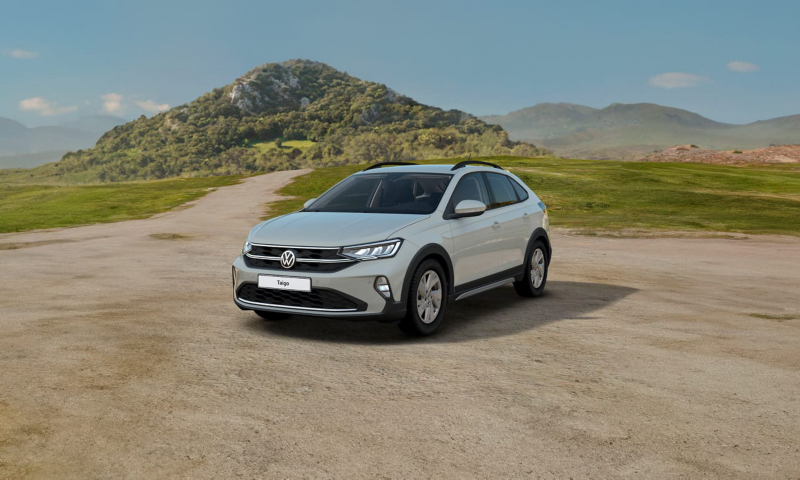 Un Volkswagen Taigo Life de color blanco vista tres cuartos
