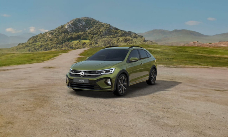 Un Volkswagen Taigo R-Lines de color verde vista tres cuartos