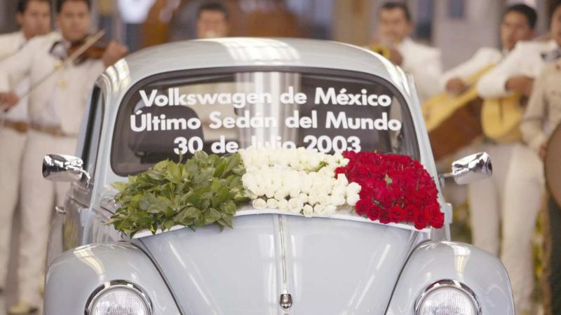 Ultimo vocho de Volkswagen hecho en Puebla en 2003.