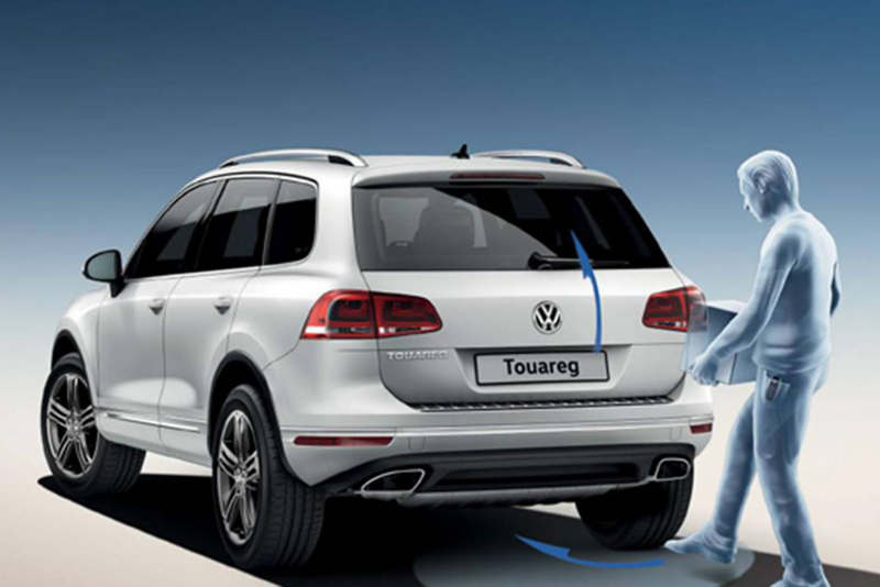 White Volkswagen Touareg.