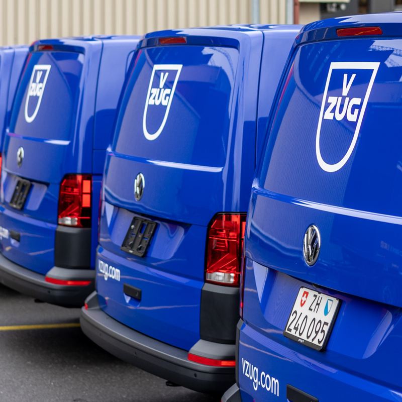 Portapacchi V-Zug blu con logo V-Zug visibile dalla parte posteriore