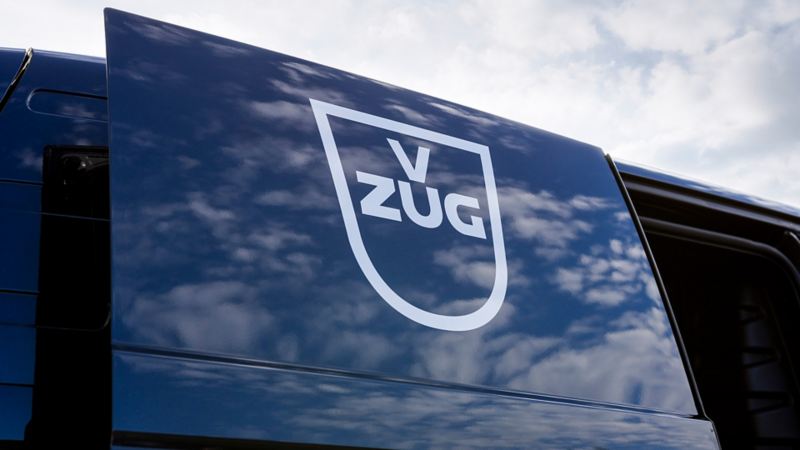 La porte avec un logo V Zug